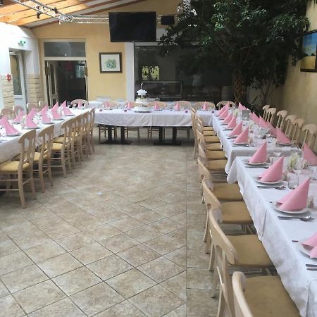 Weinhotel Kirchenwirt Gols Esterno foto