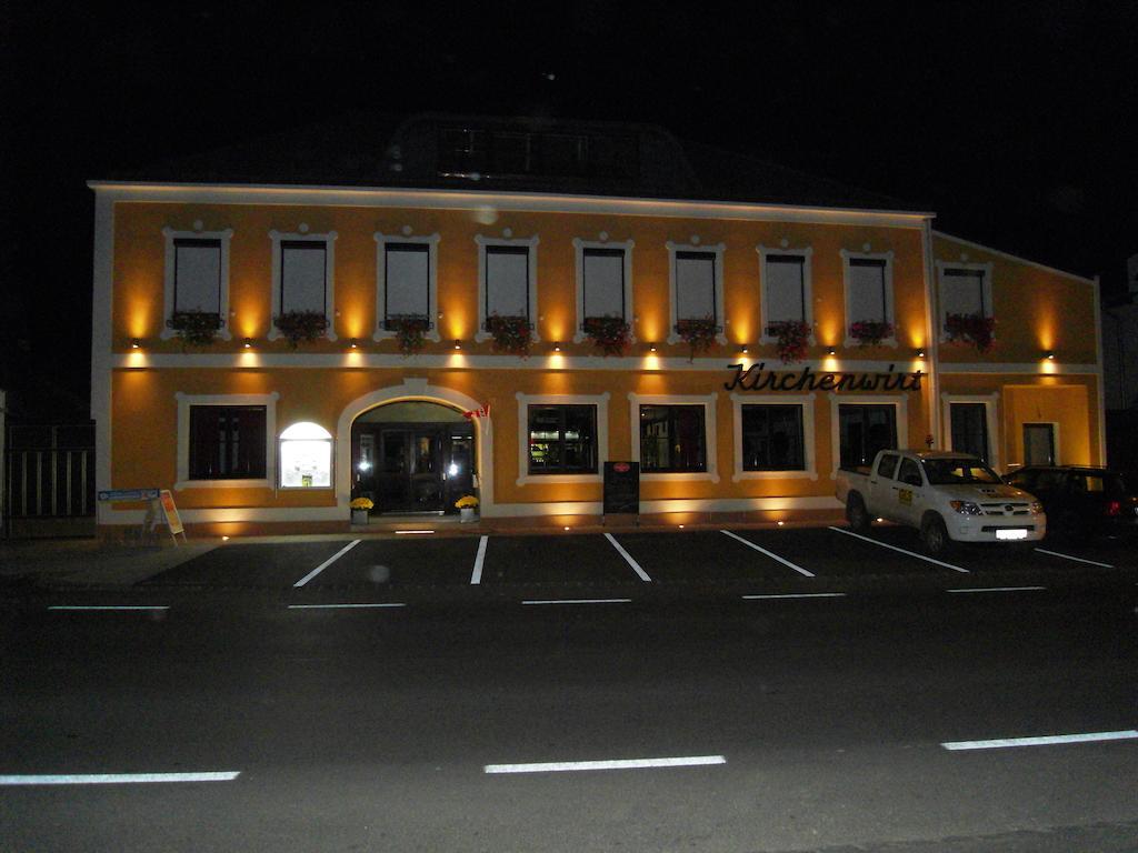Weinhotel Kirchenwirt Gols Esterno foto