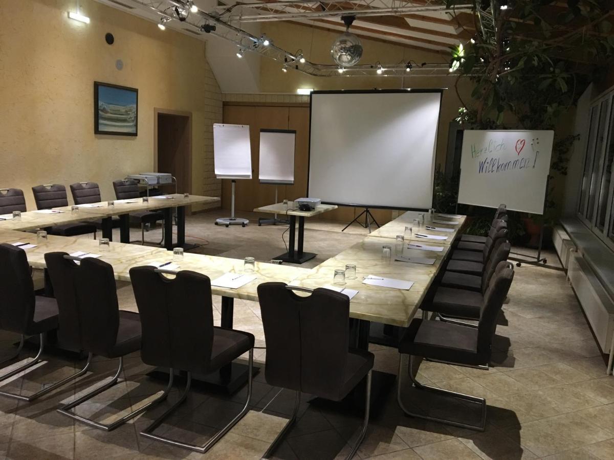 Weinhotel Kirchenwirt Gols Esterno foto