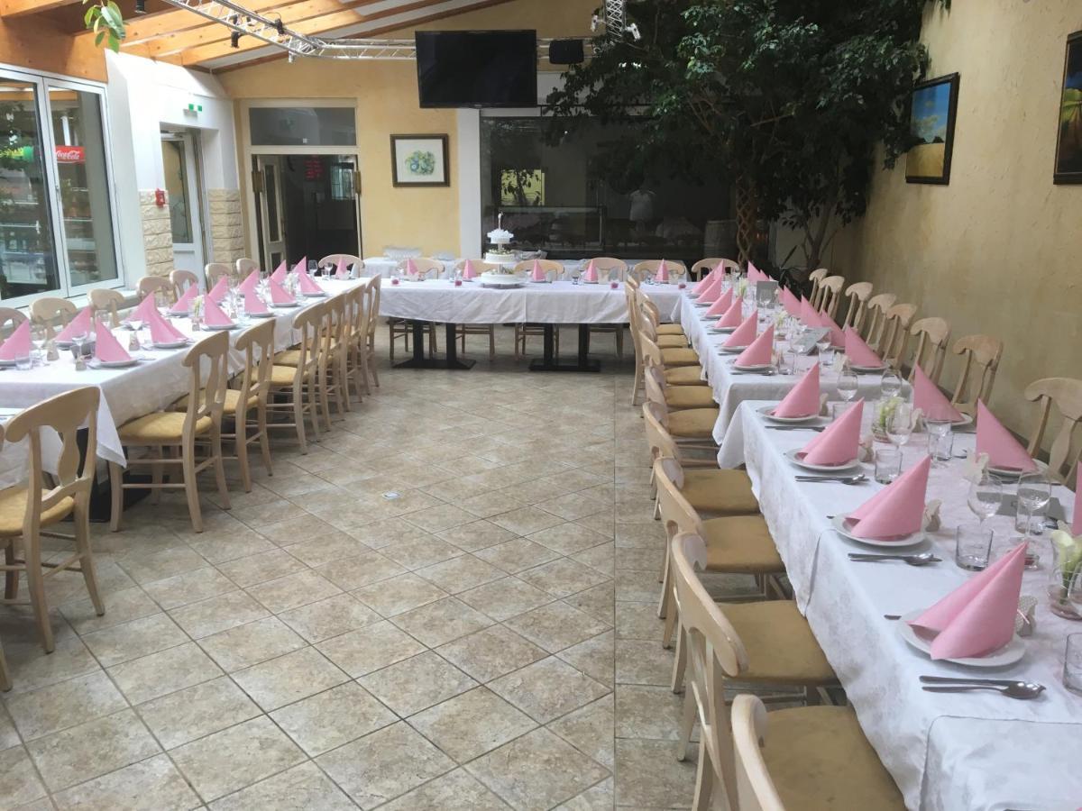 Weinhotel Kirchenwirt Gols Esterno foto
