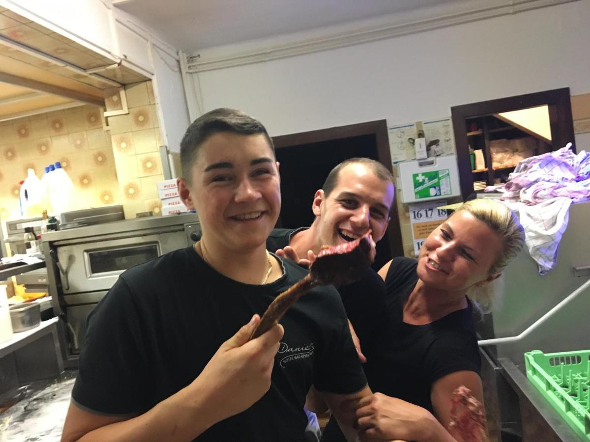 Weinhotel Kirchenwirt Gols Esterno foto