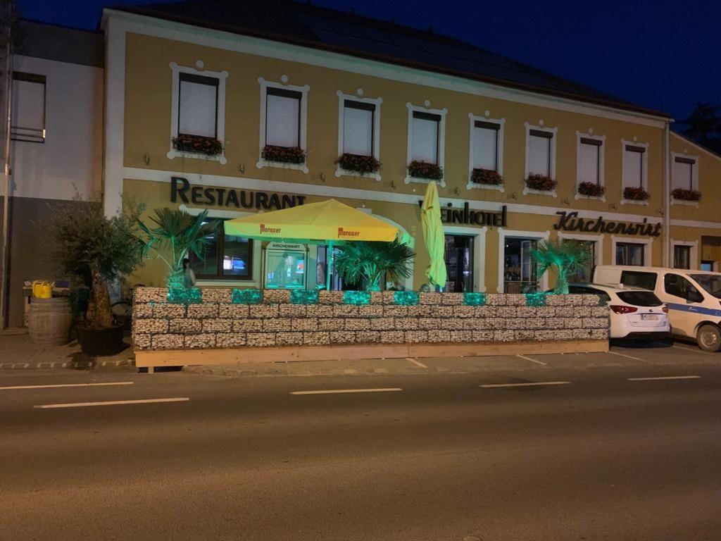Weinhotel Kirchenwirt Gols Esterno foto